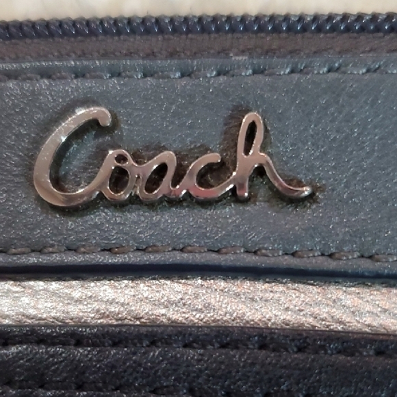 Coach Black and Gray Clutch Wristlet with Sleek Design - Picture 2 of 11
